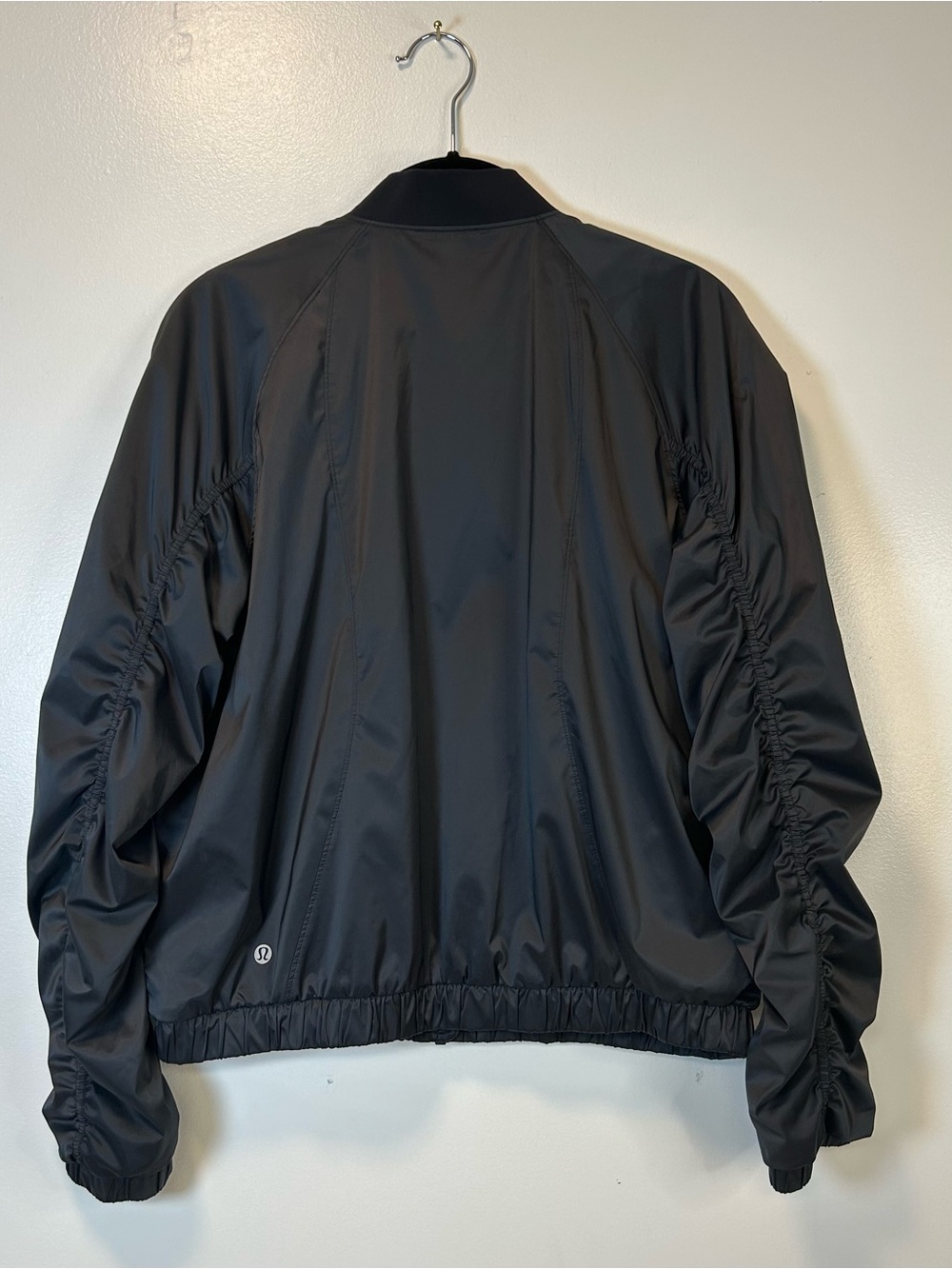 Lululemon Black Above the Cloud Bomber Jacket ruched sleeves Women’s 8 Medium - Picture 2 of 8
